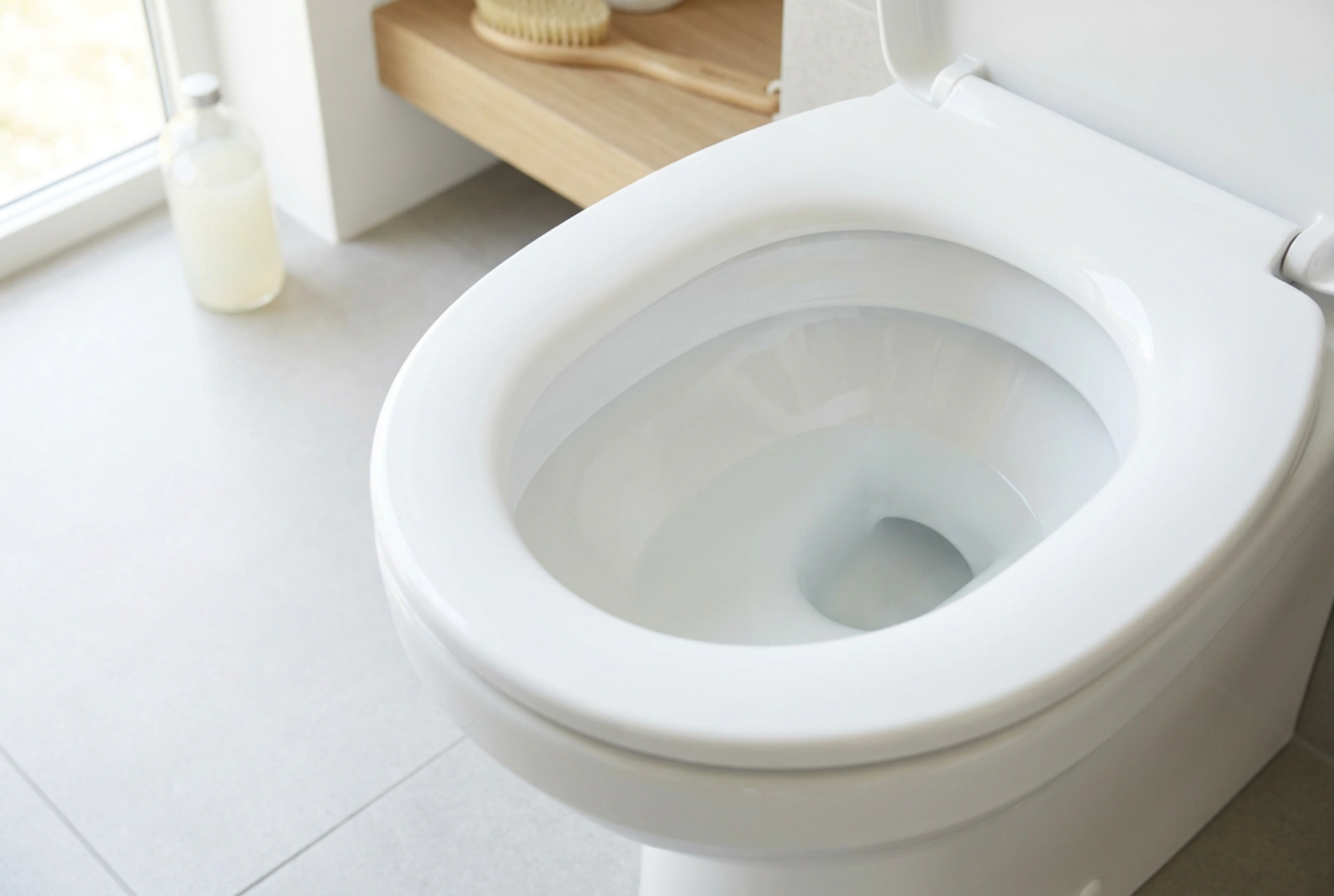 Riittävätkö WC-puhdistustabletit ja -raikastimet pitämään pöntön puhtaana ilman harjaamista?